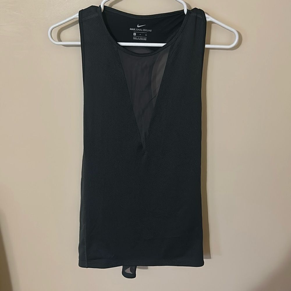Nike zonal cooling mesh v neck tank top size small